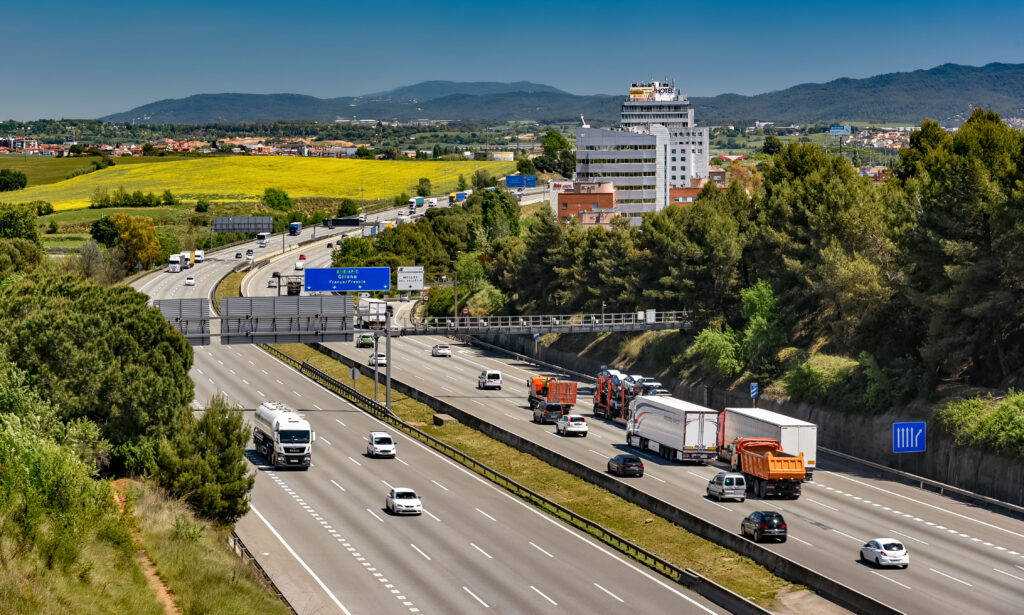 Autopista AP-7 — Jorge Franganillo, CC BY 2.0 vía Wikimedia Commons